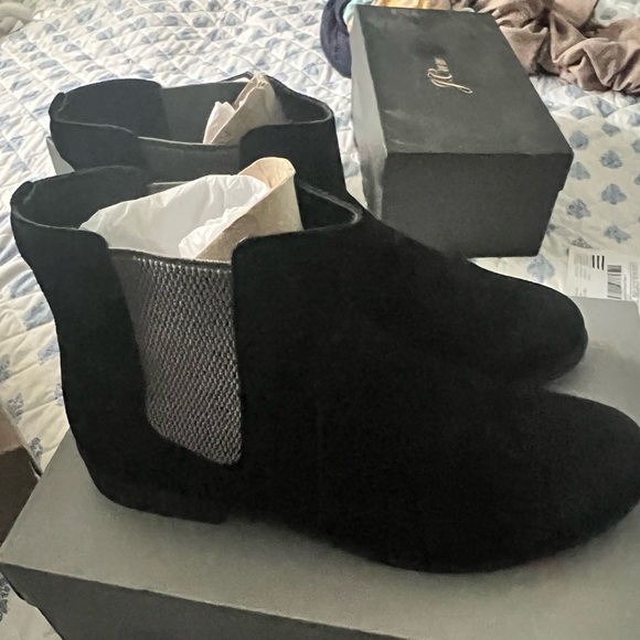 Vionic Chelsea Boot- Alana - Picture 2 of 6